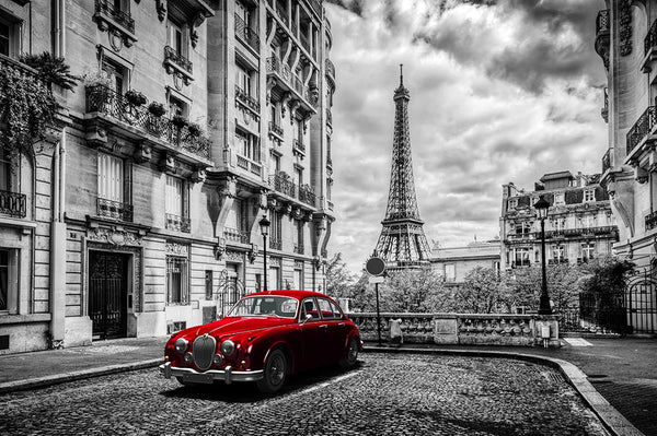 Recuerdos de París: Un clásico en rojo frente a la Torre Eiffel