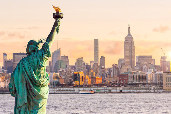 Reflexiones de libertad: un atardecer histórico en Nueva York